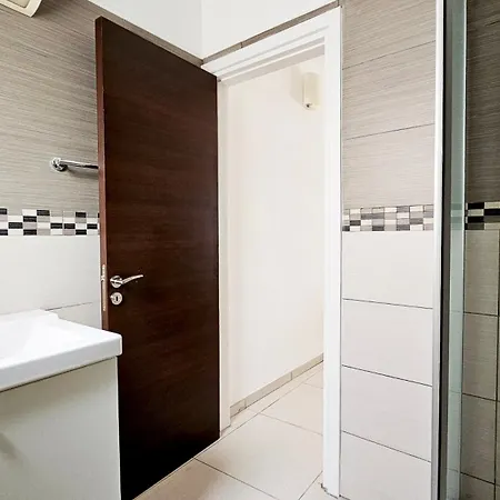 Apartment Phaedrus Living Ledras Residences 204